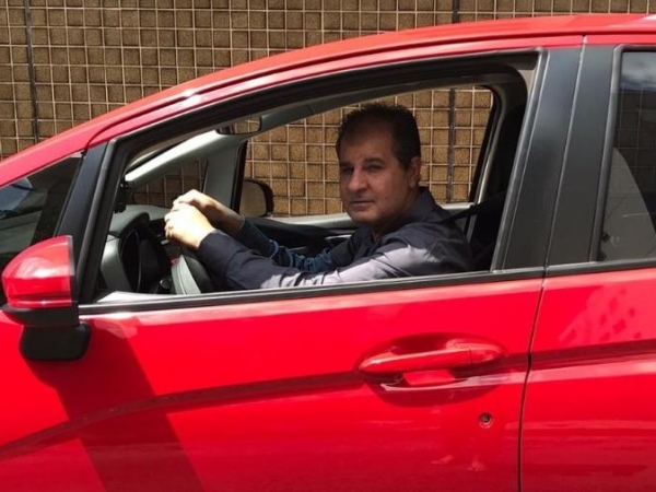 Político que gastou R$ 145 mil em gráfica fantasma vira motorista de Uber