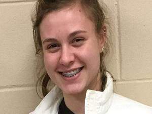 Adolescente de 15 anos desmaia quando dá gargalhadas