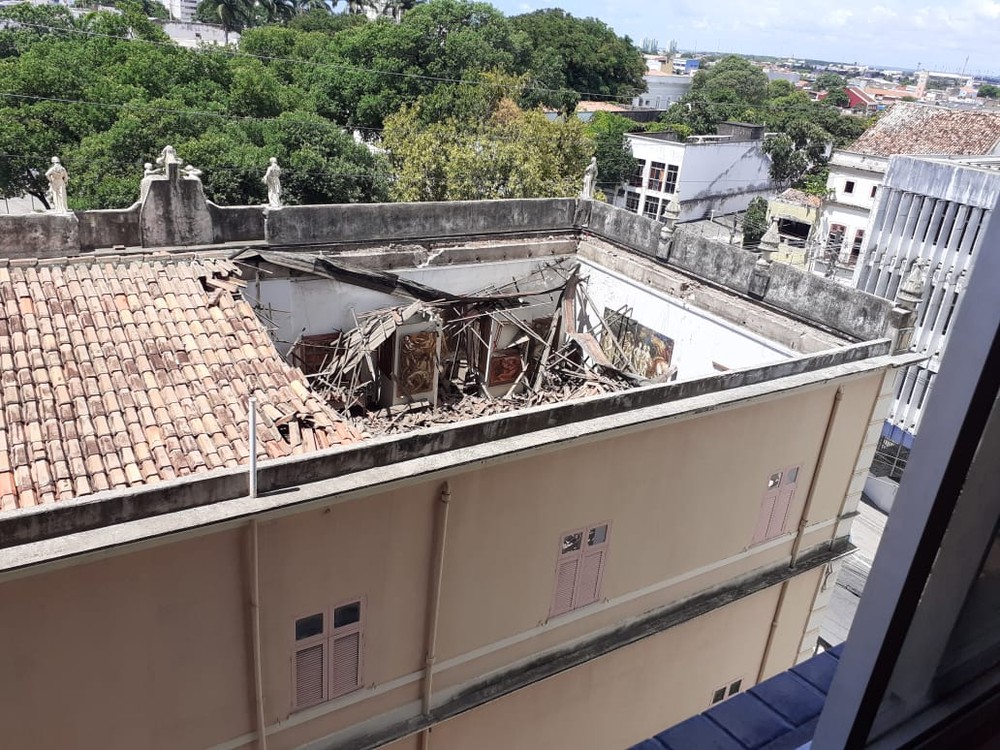 Parte do teto do museu Pierre Chalita desaba no centro de Maceió