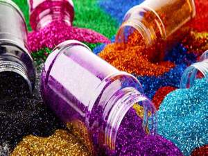 Folia: Glitter e purpurina podem desencadear doenças nos olhos
