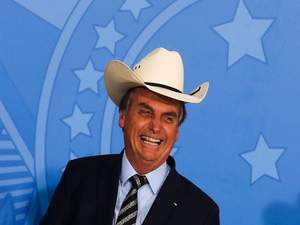 Bolsonaro vai passar o carnaval com aliados e filhos no Guarujá