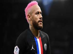 Neymar antecipa festa de aniversário e irrita técnico do PSG