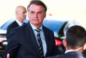 Bolsonaro critica governadores por resistência sobre combustível