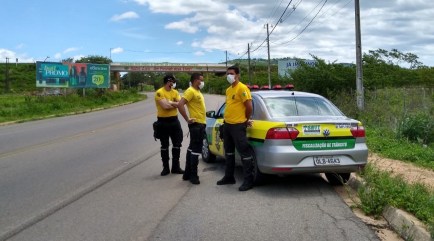 SMTT de Palmeira dos Índios faz barreiras para monitorar entrada de veículos na cidade