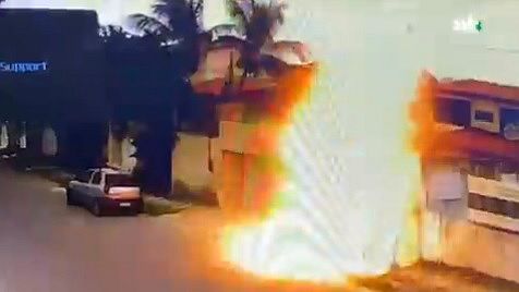 Trabalhadores recebem descarga elétrica após cabo de alta tensão entrar em curto em Fortaleza