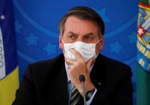 Bolsonaro diz que tem ‘decreto pronto’ para mandar comércios reabrirem