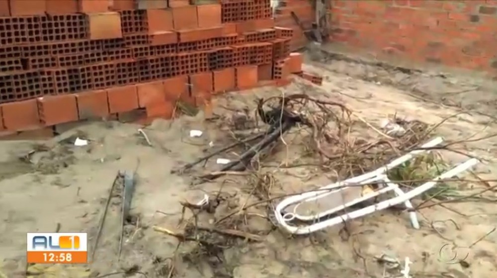 Enchente deixa rastro de destruição em Santana do Ipanema, AL