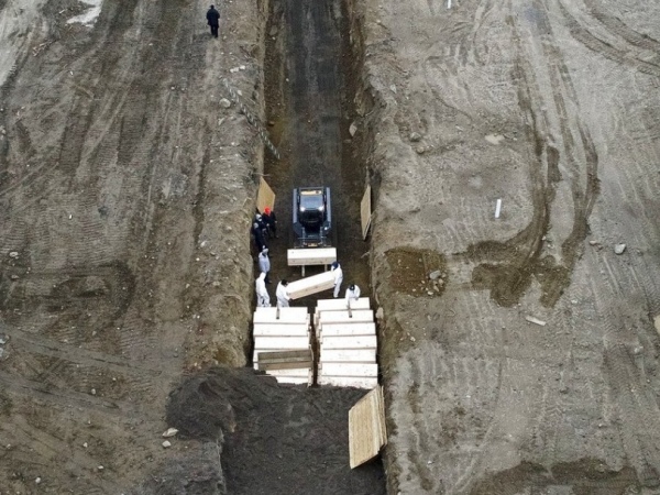 Com mais de 5 mil mortos, NY abre vala comum para enterros