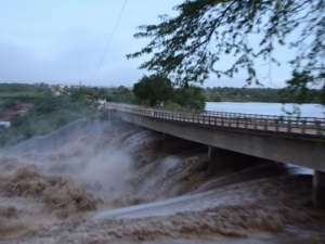 Risco de rompimento de barragem em PE deixa sertanejos alagoanos em alerta
