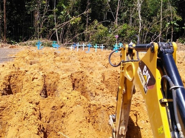 Frigoríficos são instalados em cemitério de Manaus para comportar caixões