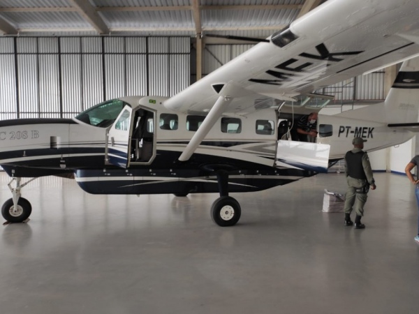 PF apreende em avião 650kg de cocaína dentro de sacos de açúcar de usina de AL