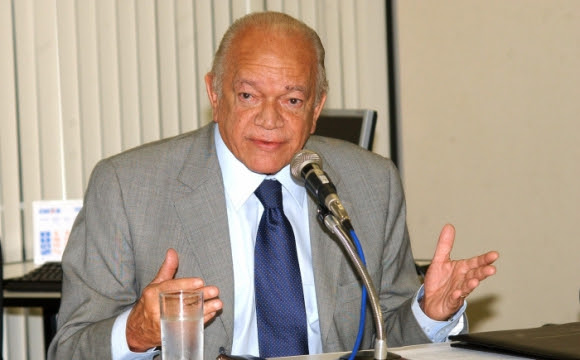 Morre o ex-governador Guilherme Palmeira vítima de câncer