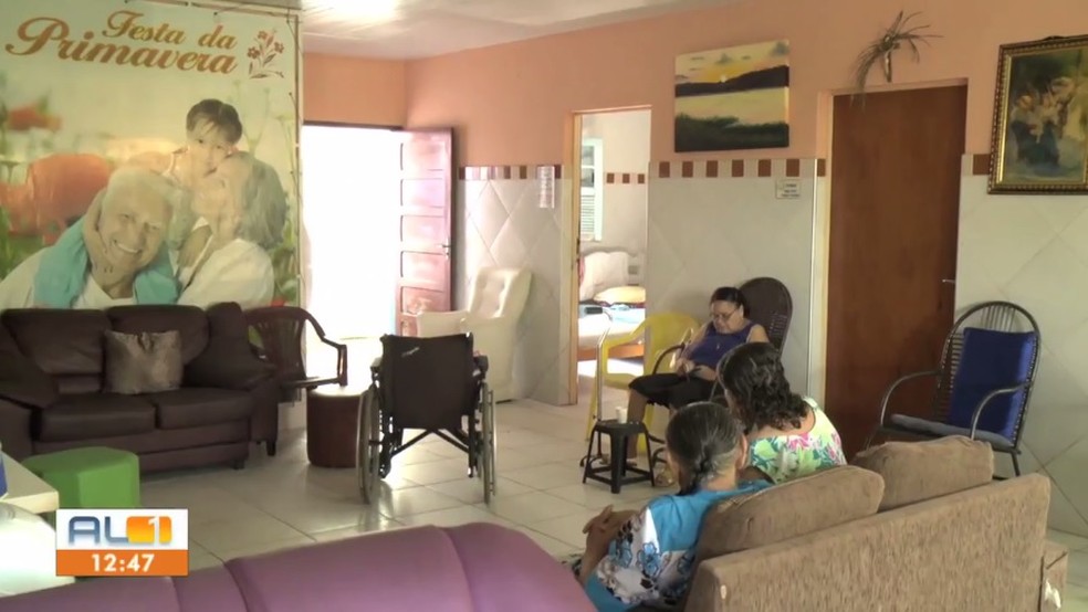 MP-AL recomenda que poder público contrate leitos em hotéis para idosos infectados em abrigos