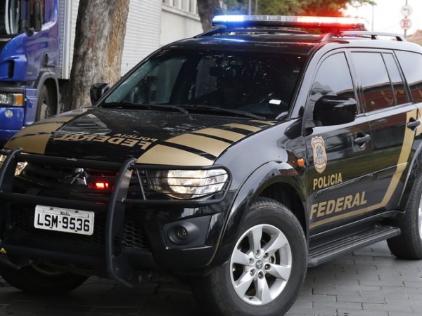 Novo diretor-geral decide trocar chefe da PF do Rio, da família Bolsonaro