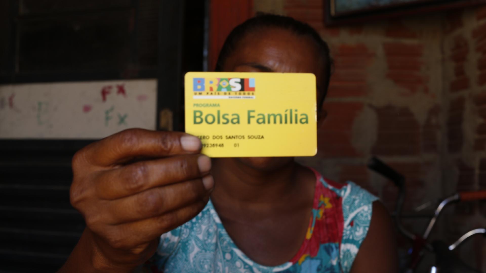 OLHO VIVO: Prefeitura de Palmeira dos Índios se omite de denúncias na execução do programa Bolsa Família