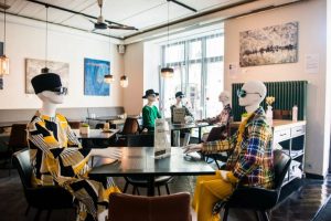 No mundo: restaurantes usam criatividade para reabrir e evitar aglomeração