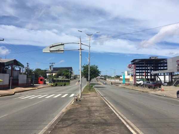 ‘Lockdown’ começa em São Luís e tem dezenas de bloqueios nas ruas