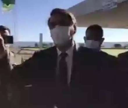 Bolsonaro inclui academias de ginástica e salões entre serviços essenciais