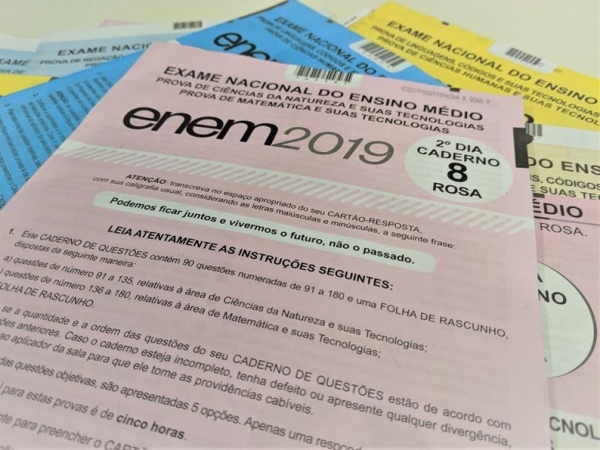 Governo Bolsonaro anuncia adiamento do Enem