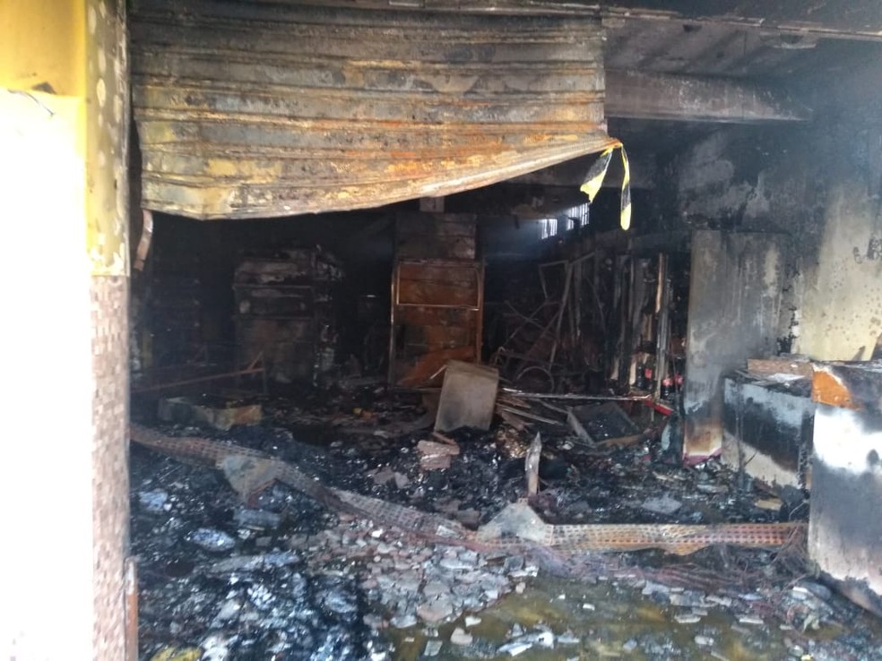 Incêndio destrói supermercado no bairro do Prado, em Maceió