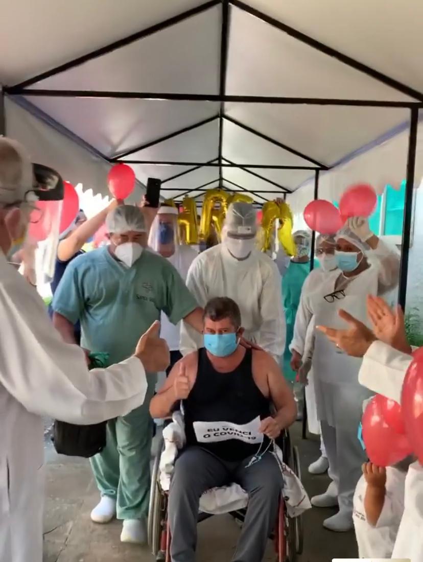 Hospital Santa Rita comemora alta médica de paciente que venceu o COVID-19
