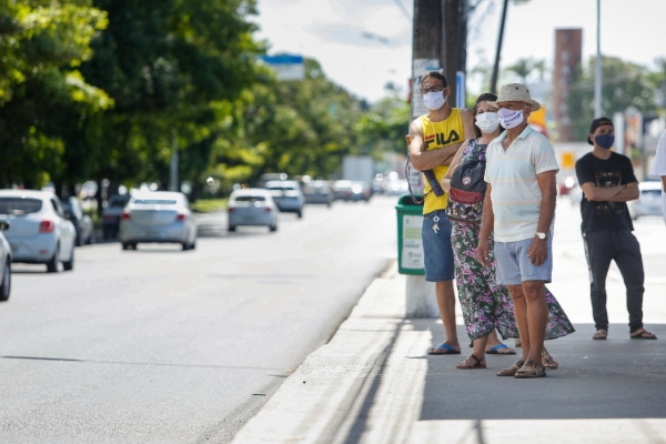 Especialistas alertam: uso de máscaras protege, mas apenas o isolamento salva