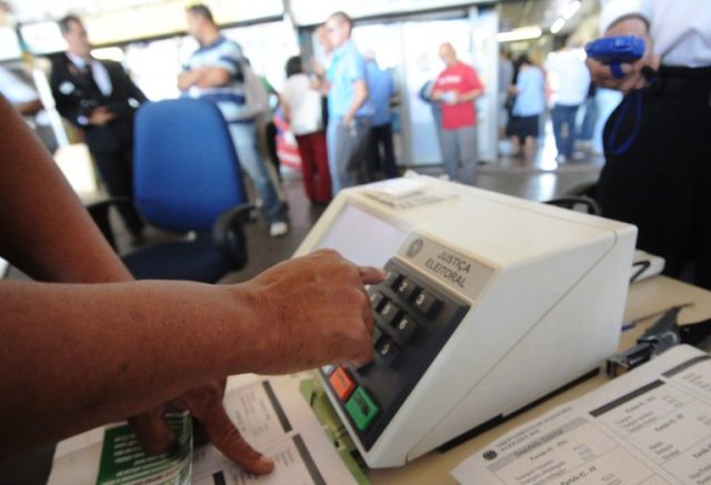 Proposta que adia eleições municipais para novembro é enviada à Câmara