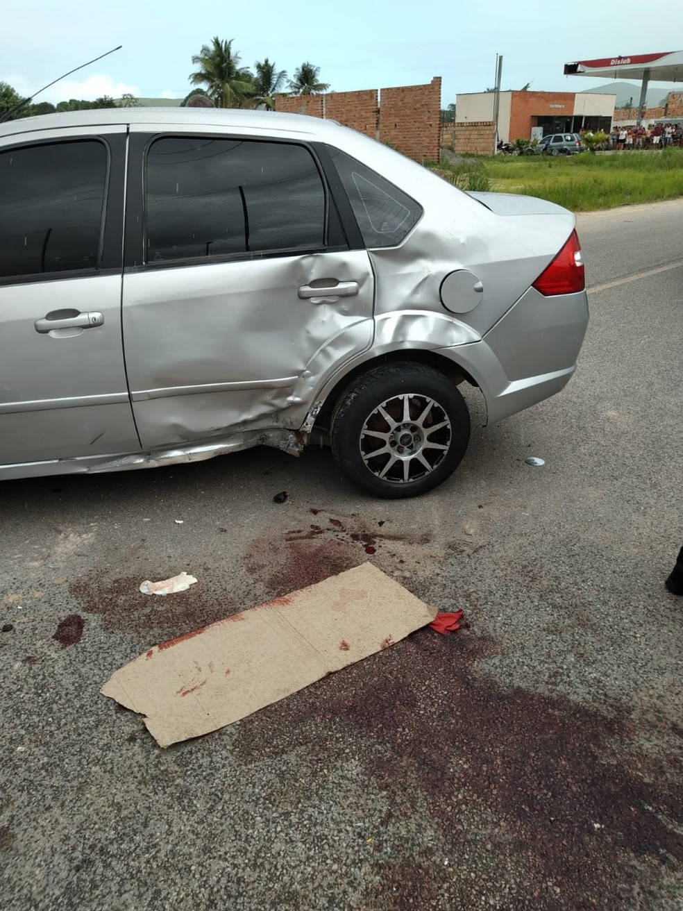 Acidente entre carro e moto deixa feridos na AL-105, em Matriz de Camaragibe