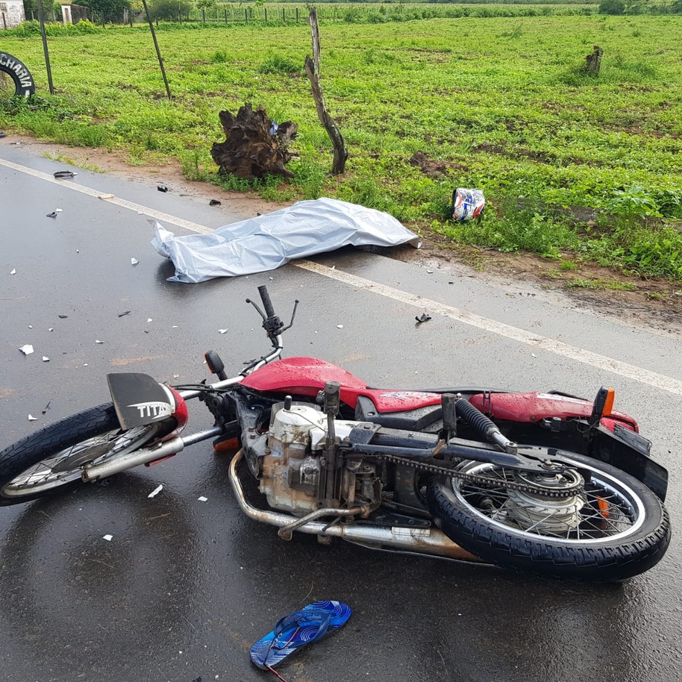 Motociclista morre após colidir contra cavalo em Craíbas, AL