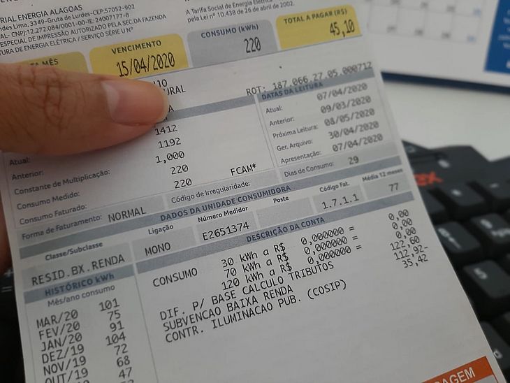 Saiba se tem direito e como fazer para ter desconto de até 100% na conta de energia