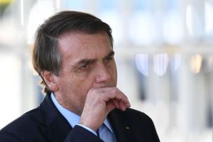 Bolsonaro adia definir ministro da Educação e candidatos buscam apoio