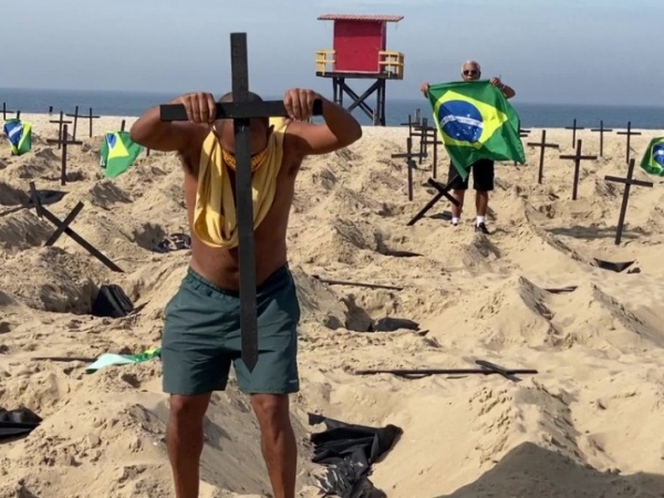 Brasil tem 65,4 mil mortes causadas pela covid-19