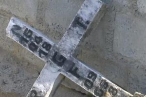 Homem invade cemitério e abre caixão com vítima de Covid-19