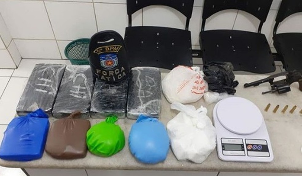 Homem é preso com 7 kg de cocaína dentro de casa na Cidade Universitária, em Maceió