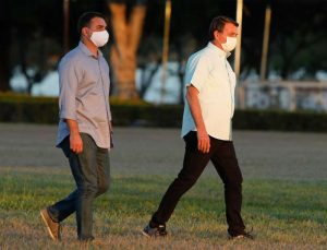 Bolsonaro faz novo teste de covid-19; resultado sai nesta 4ª feira