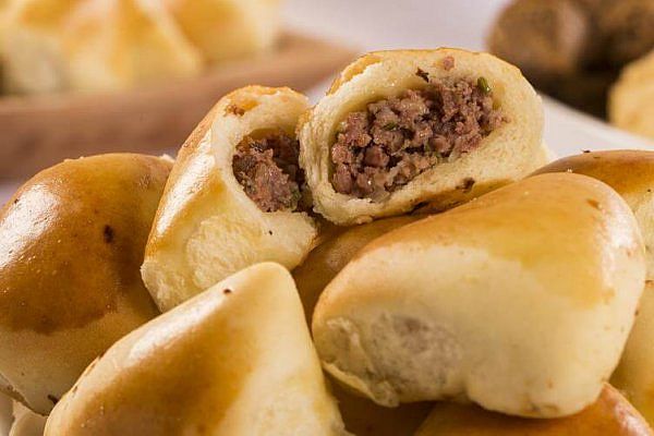 Adolescente encontra pedaço de dedo humano em esfiha de restaurante em São Paulo