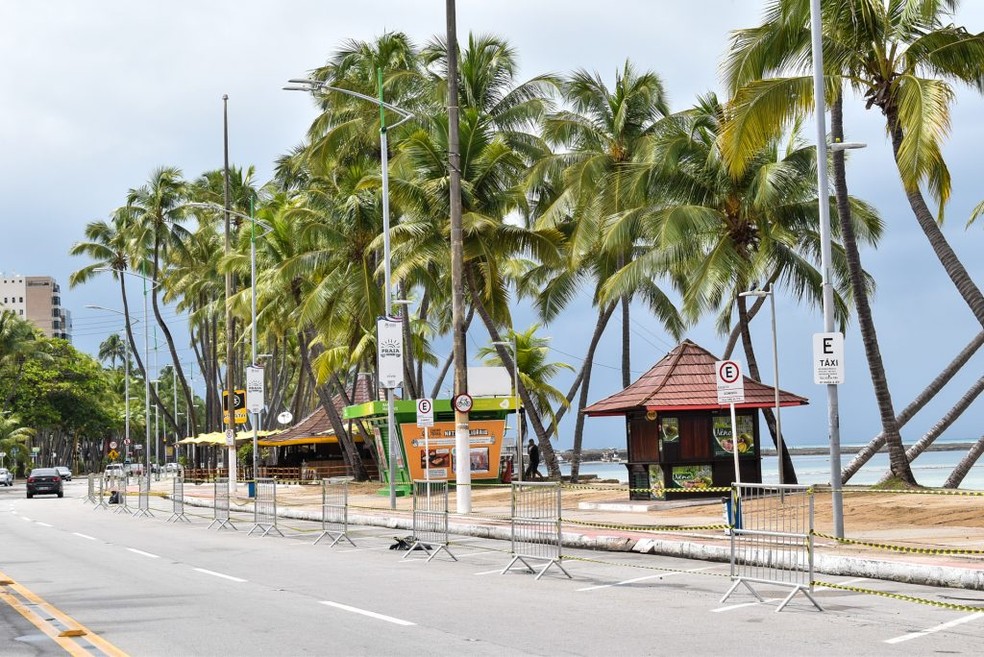 Acesso às praias de Maceió volta a ser permitido por novo decreto da prefeitura