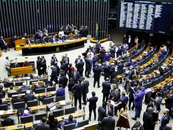 Câmara aprova auxílio de R$ 600 a atletas e profissionais do esporte