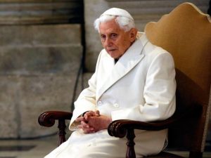 Papa emérito Bento XVI está em situação extremamente frágil