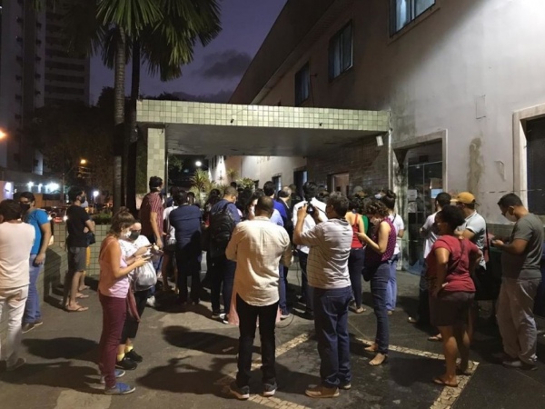 Grupo tenta impedir procedimento em menina de 10 anos grávida após estupro