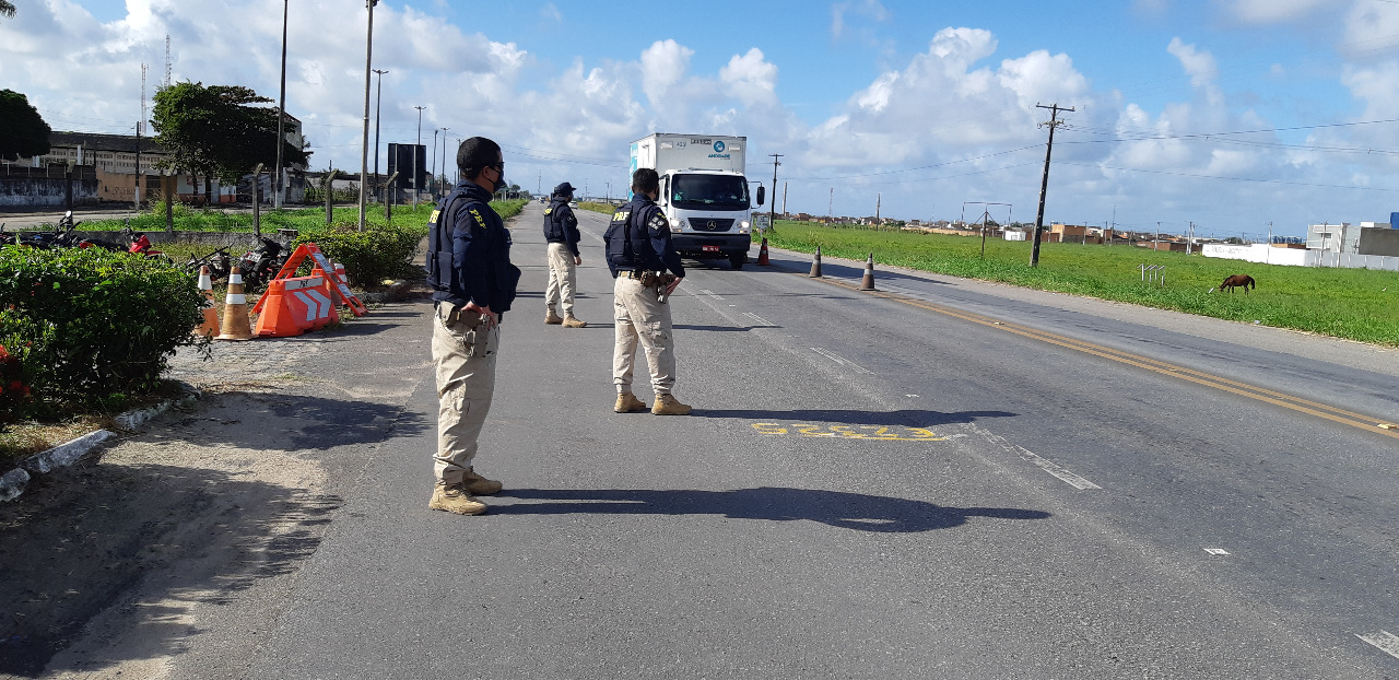 PRF prende cinco pessoas por crimes diversos no final de semana em Alagoas