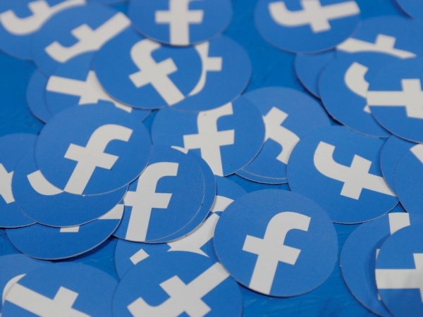 Facebook diz que bloqueou em todo o mundo contas de bolsonaristas investigados