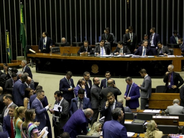 Câmara aprova MP que dispensa documentos para pedido de empréstimo