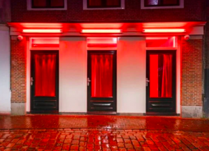 Avião sem asa? Bordéis abrem as portas, mas são proibidos de oferecer sexo