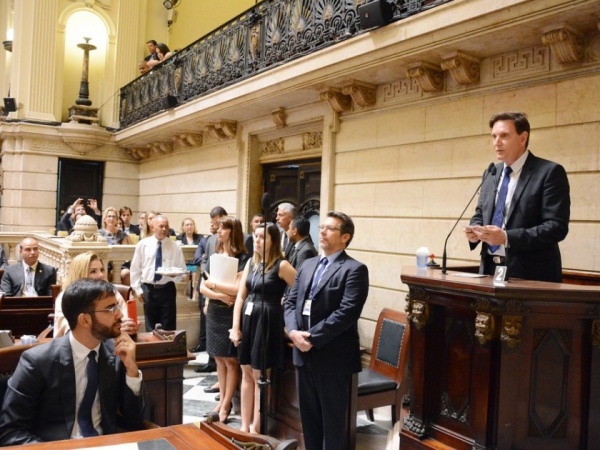 Câmara do Rio decide se abre processo de impeachment contra Crivella
