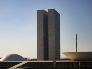 Nas Eleições 2020, 67 congressistas estão na disputa por vaga