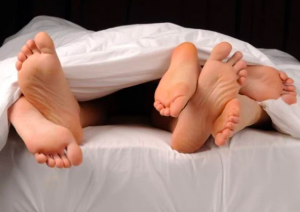 Indeciso com o ménage? Entenda os riscos de topar sexo a três