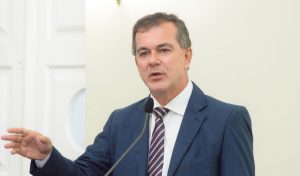 Ronaldo Medeiros volta à ALE após Marcelo Beltrão ganhar eleição em Coruripe