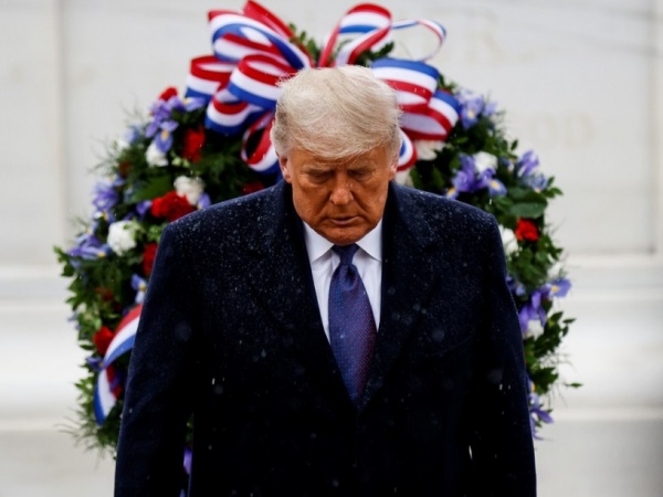 Donald Trump dá indulto presidencial a aliados políticos