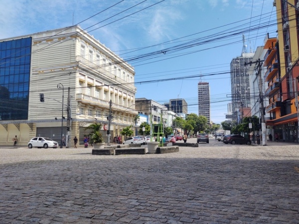 Amazonas fecha comércio, bares e restaurantes por 15 dias